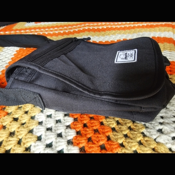 Herschel Crossbody Lane Messenger Small Bag Black Canvas - Picture 7 of 16